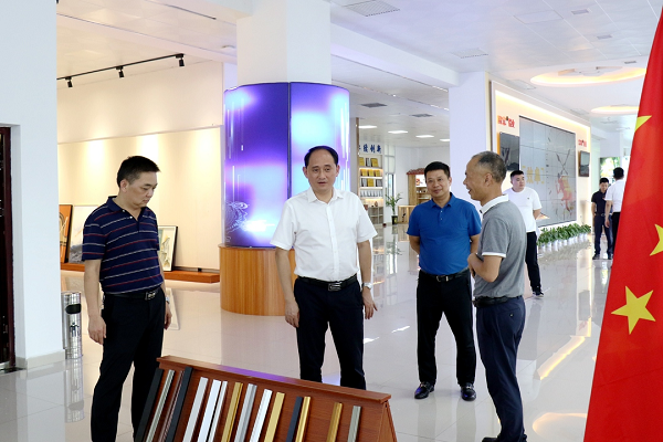 縣長馬吉云赴企業(yè)開展“送政策、解難題、優(yōu)服務(wù)”活動