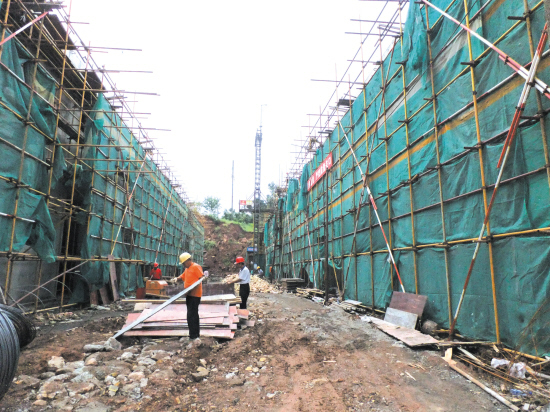 正在建設(shè)中的倉儲(chǔ)中心。吳瓊敏 攝.jpg